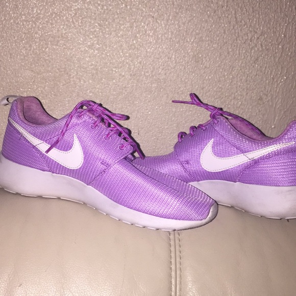 Purple Nike 🖤 - Picture 1 of 3
